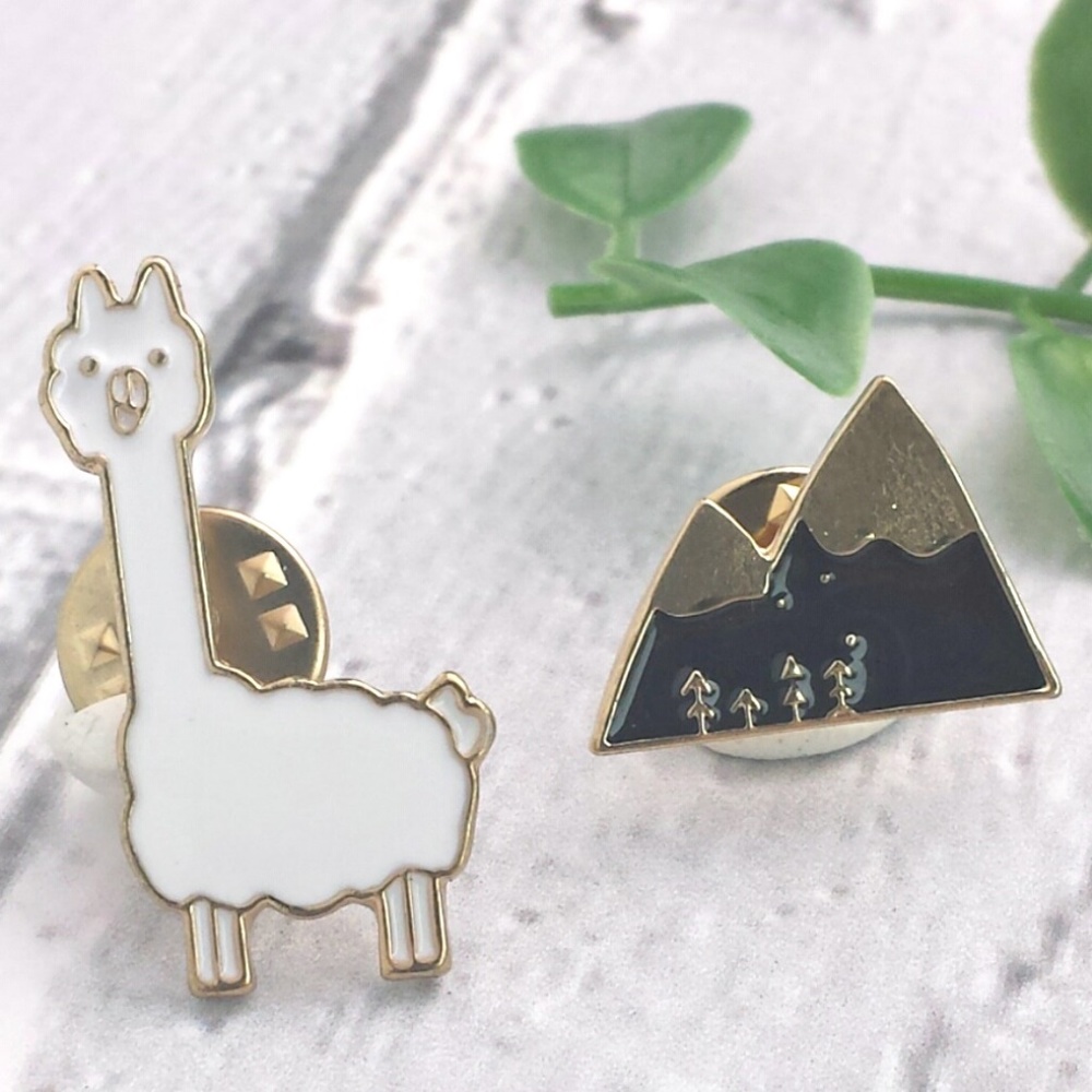 Set llama alpaca mountains brooch enamel lapel pin
